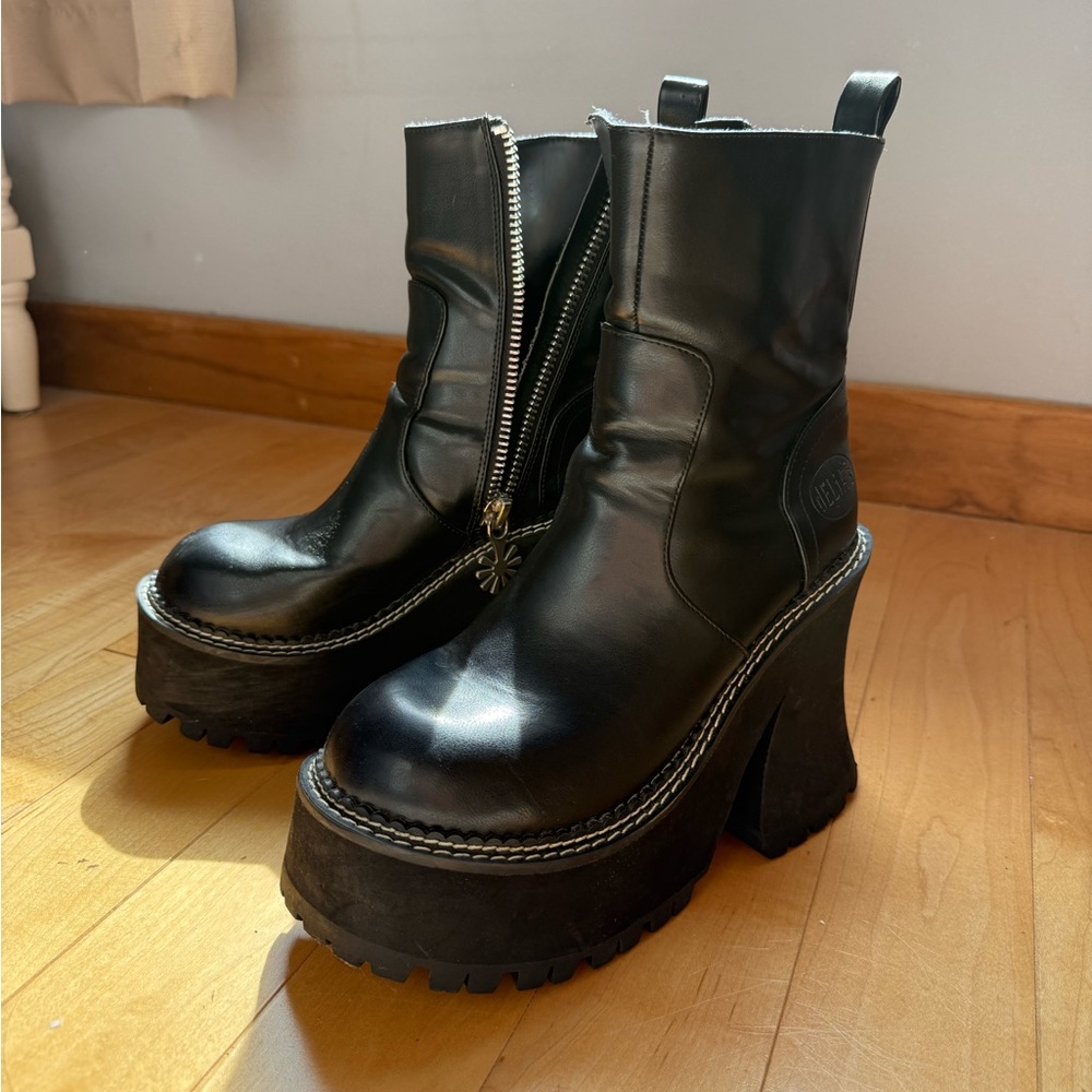Delia’s // Dolls Kill Black Platform Boots Size 7 Women’s